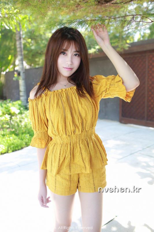 秀人网清纯美女模特许诺Sabrina外拍写真图片