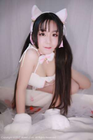 可爱嫩模吃白菜的vi菜菜猫女郎私房写真