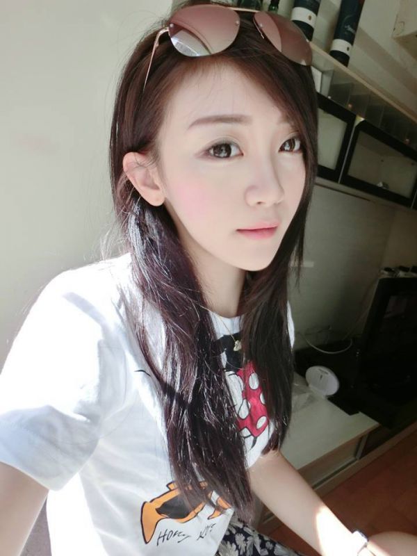 台湾模特花花Mina Liu自拍写真图片