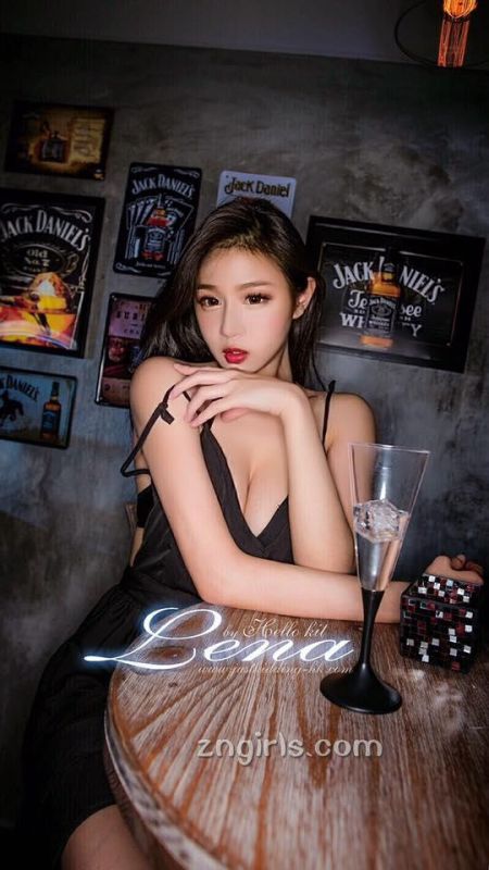 台湾美女Lena莉娜内衣私房照性感诱人