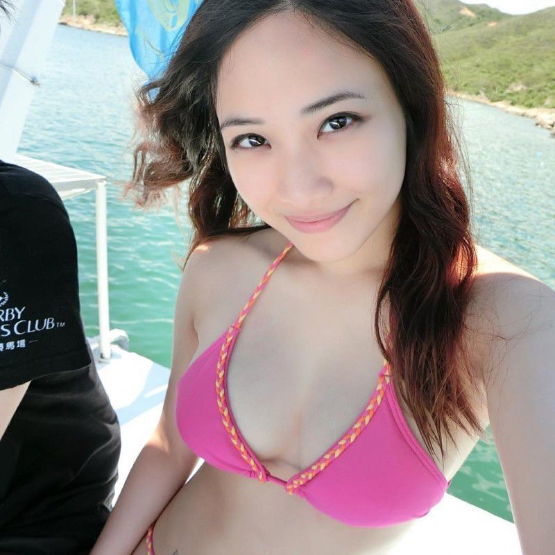 网络红人美女KisaBBB比基尼自拍图片