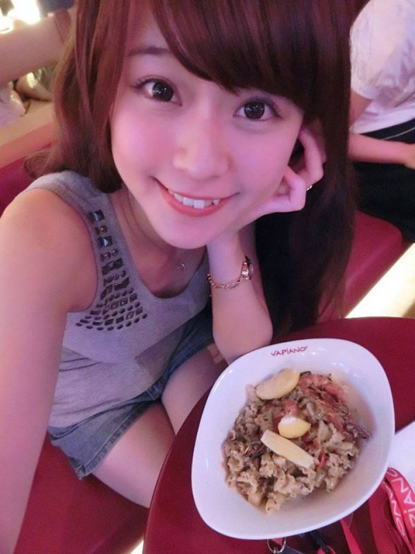 台湾清纯美女邱俞uWhite自拍写真