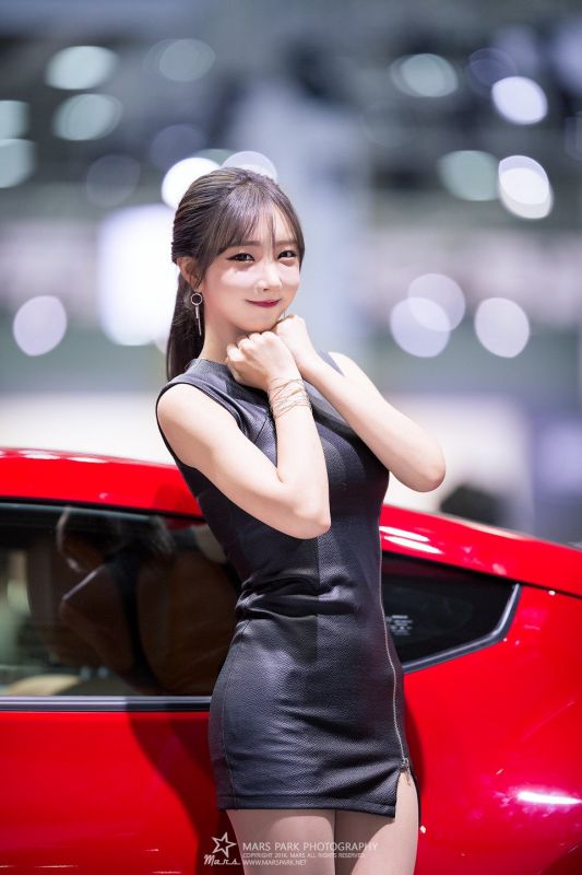 韩国美女金米娜低胸诱人写真