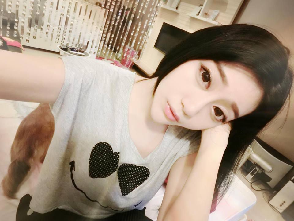 台湾模特花花Mina Liu自拍写真图片