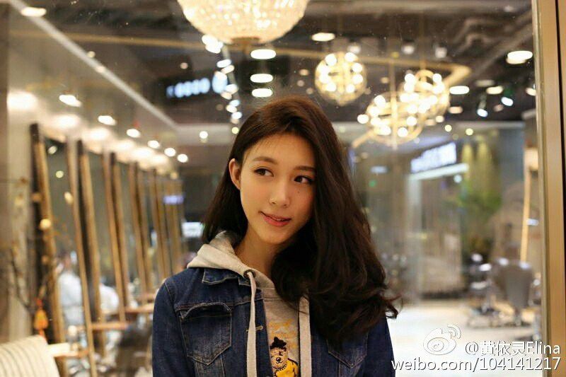 90后 模特黄依灵Elina自拍美图大全