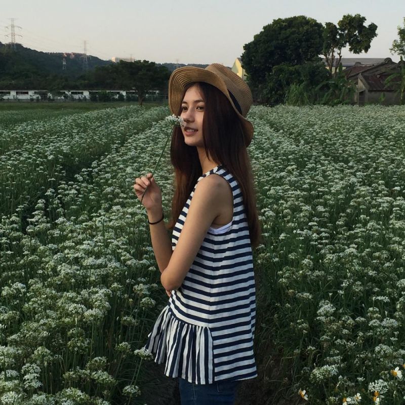 中德混血美女郑伊庭甜美生活照