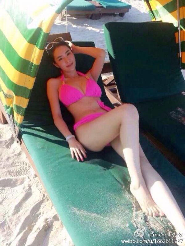 短发气质美女胡然微博图片集锦