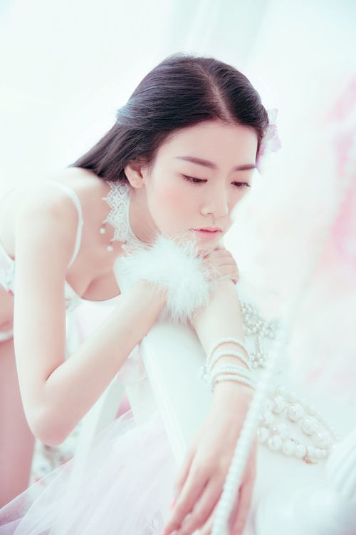 推女神比基尼美女伍月yuer旅拍写真图片