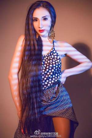 时尚美女模特阿依努尔瓦娅摄影写真图片