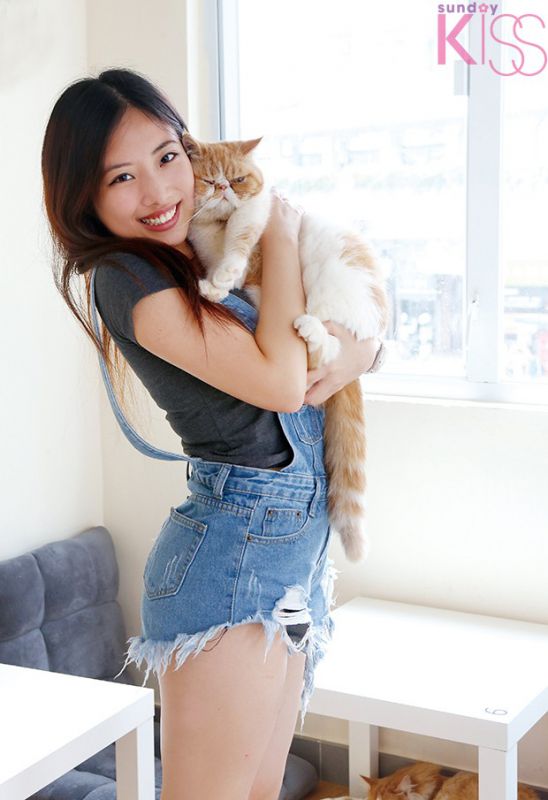网络红人美女KisaBBB比基尼自拍图片