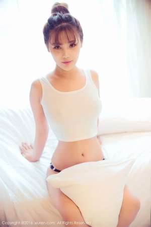 90后嫩模MM周予然私房美照图片