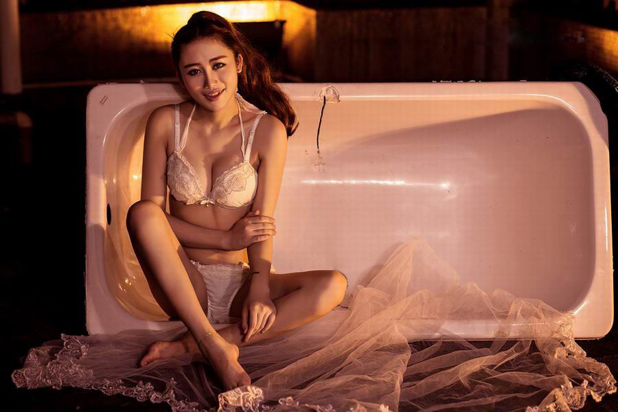 推女神极品尤物美女Yumi尤美性感私房照