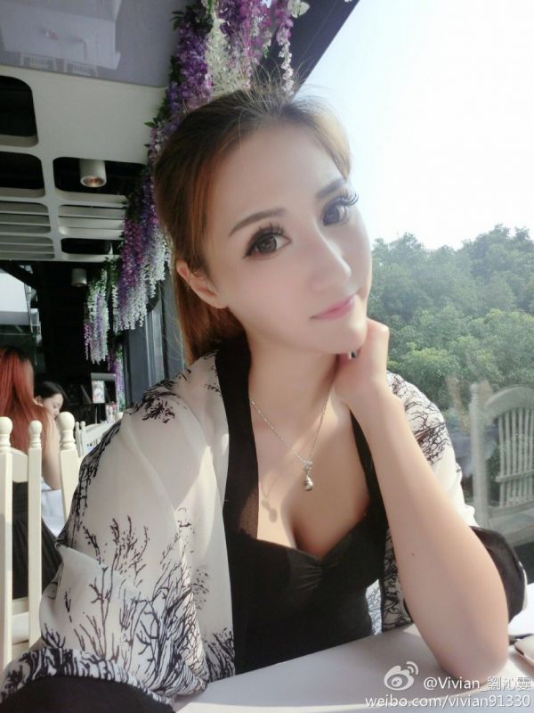 潮流大眼美女刘沁雯微博自拍图片合集