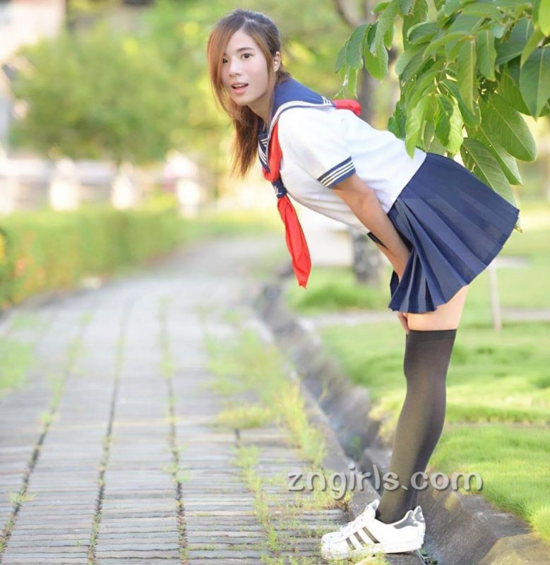 美女校花方唯真生活自拍照清纯迷人