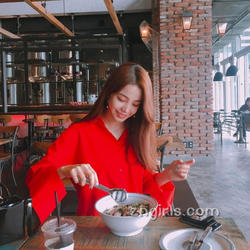 韩国美女池允美自拍美照甜美迷人
