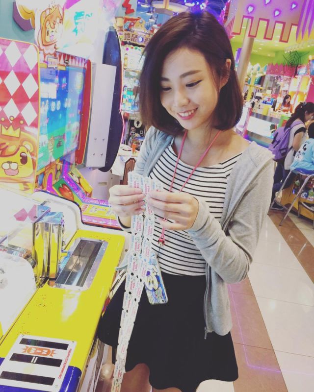 短发美女林舒舒酥胸诱人自拍照