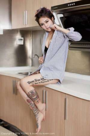 中越混血美女美贤子性感内衣秀