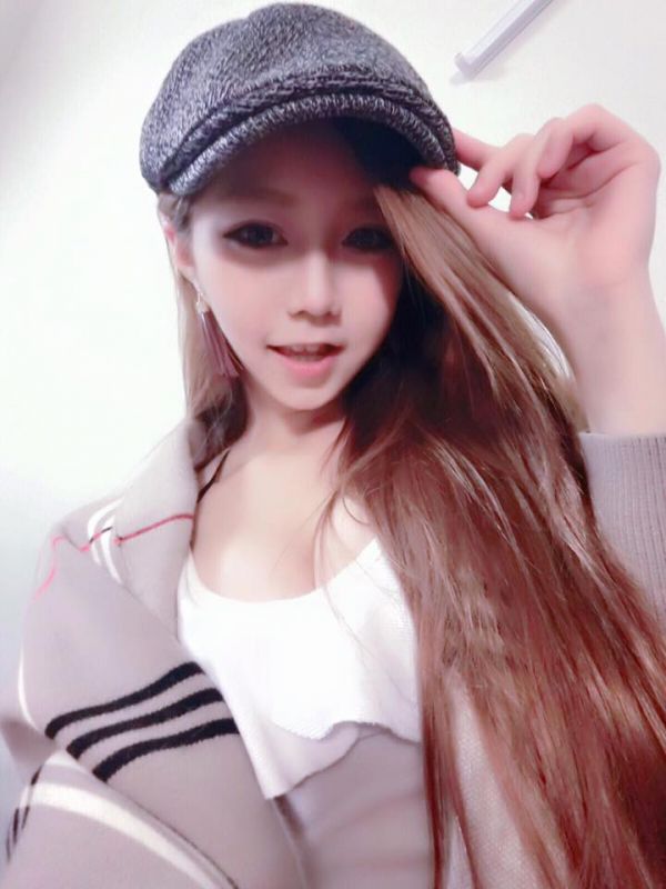台湾美女模特吴心慈自拍写真图片