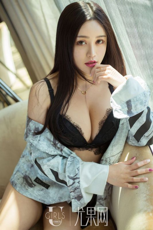 宅男女神于梓馨蕾丝内衣写真性感迷人