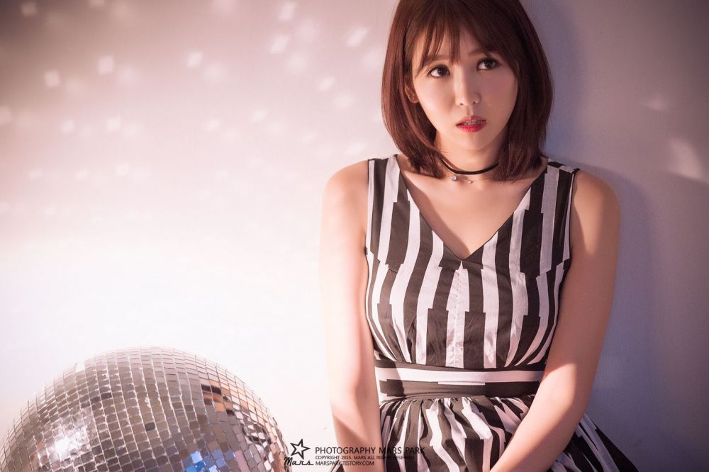 韩国美女李仁慧居家短裙写真白嫩迷人