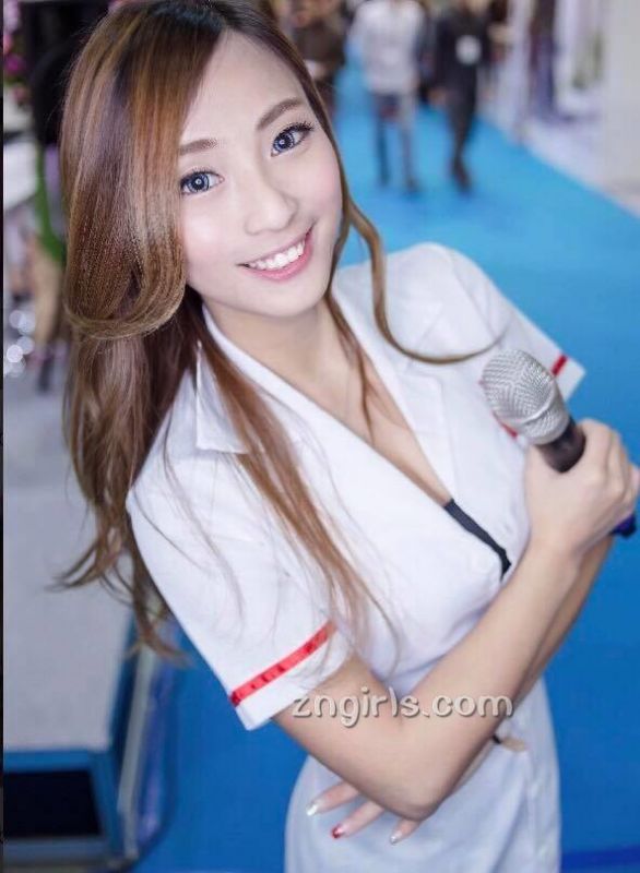 台湾美女薛小凉制服私房照性感迷人