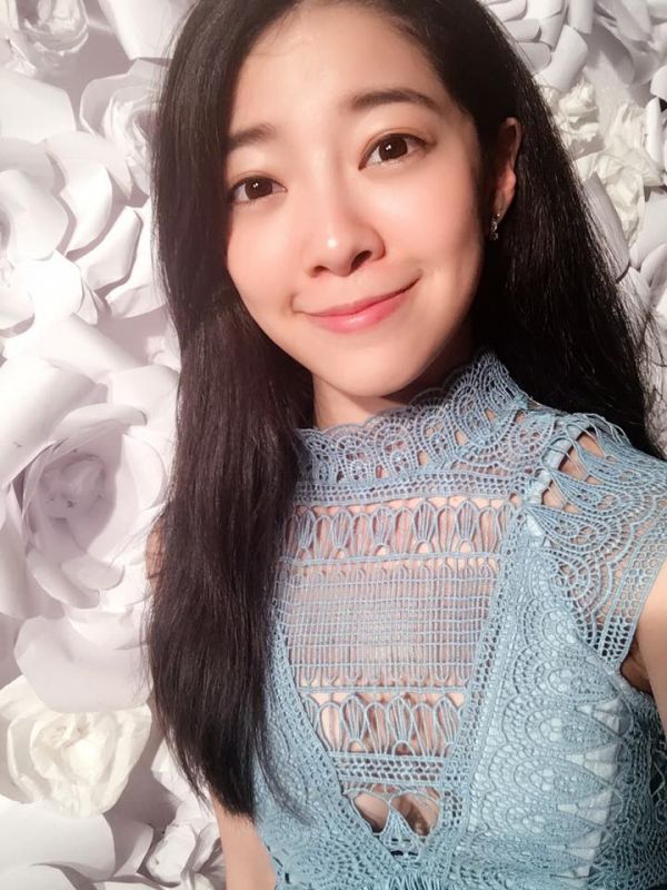 台湾美女周颖立自拍美照甜美迷人
