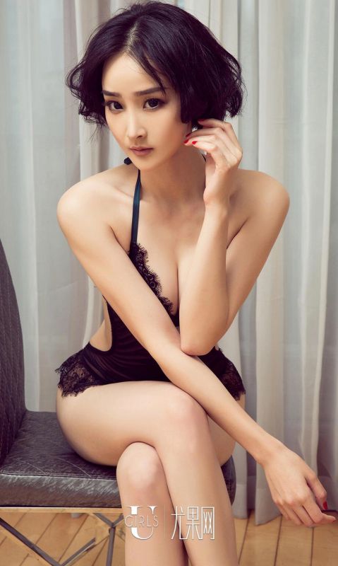 爱尤物短发气质美女呦呦私房照写真