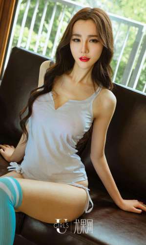 长腿美女模特萌琪琪性感写真图片
