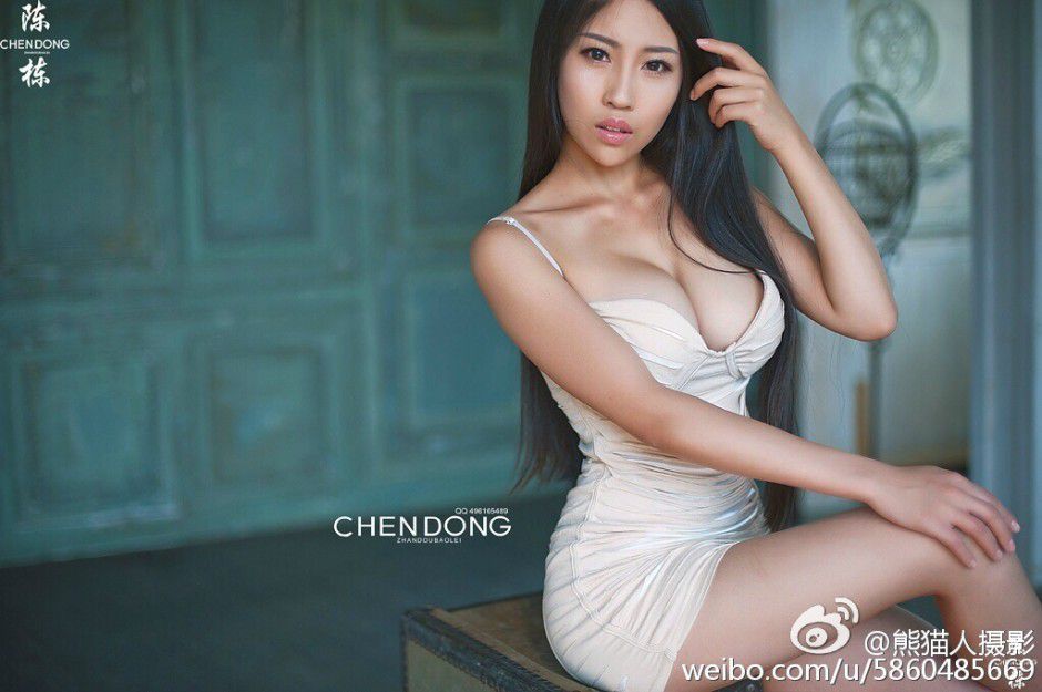 平面女模特晴晴大秀性感骨感身材