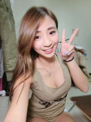 台湾美女薛小凉制服私房照性感迷人