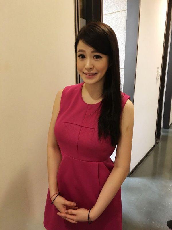新闻女主播李思瑾Mayer自拍写真图片