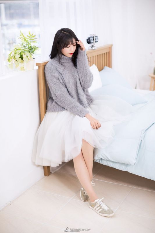 韩国美女李仁慧居家短裙写真白嫩迷人