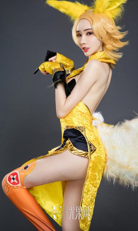 性感美女萌琪琪cosplay写真酥胸诱人
