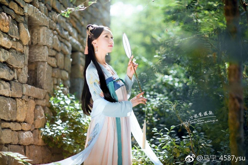 古装美女Audrey如竹林写真风姿迷人