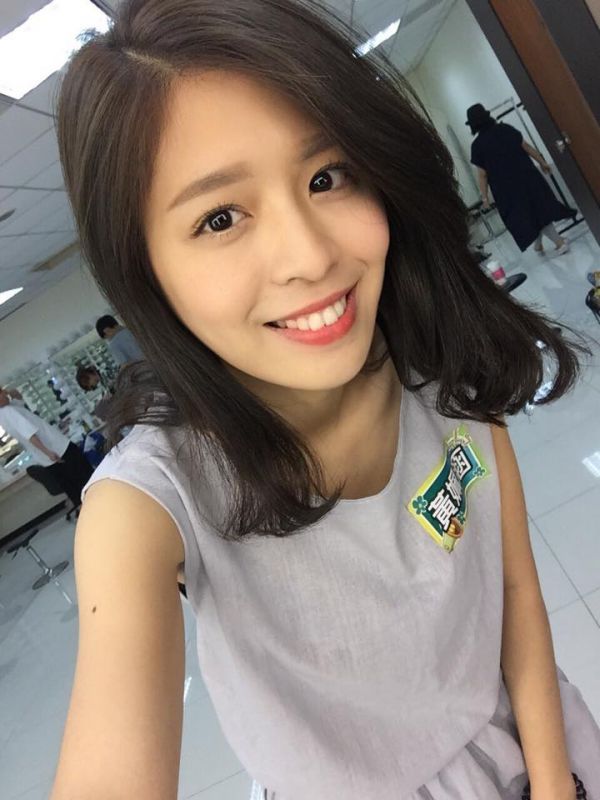 台湾女学生模特黄澈自拍写真图片