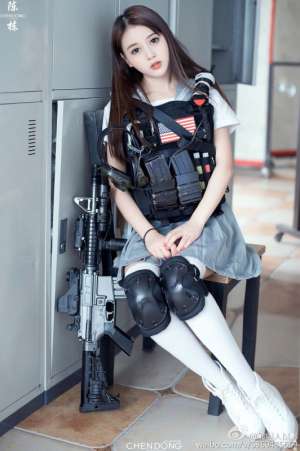 90后美女模特赵小米Kitty摄影写真图片合集