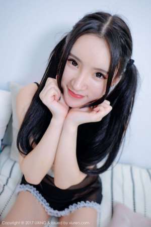 灵动美女周于希诱惑女仆性感皮衣