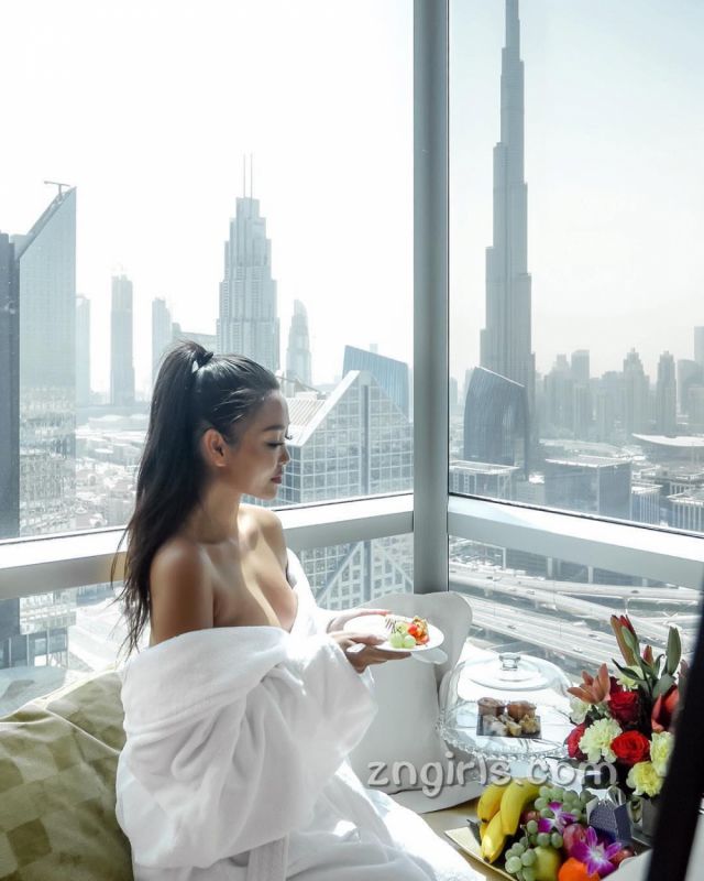 美女模特李薇薇性感私房照秀火辣身材