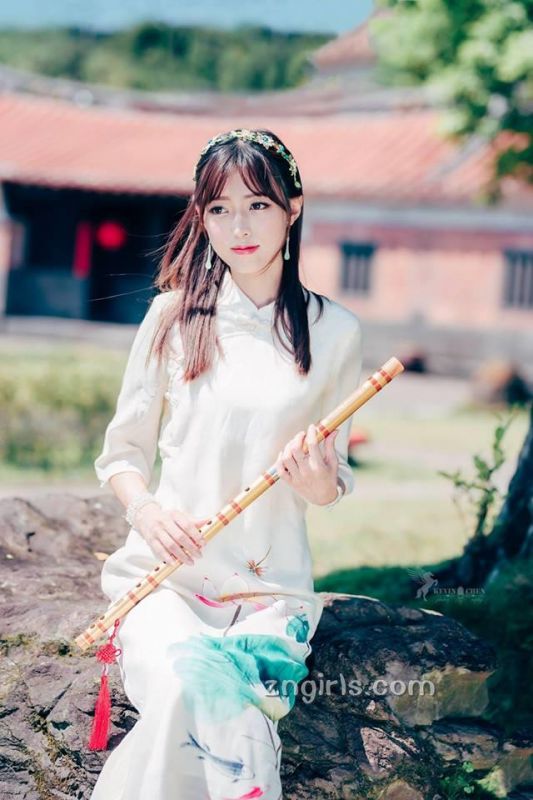 台湾美女彭丽嘉比基尼自拍照
