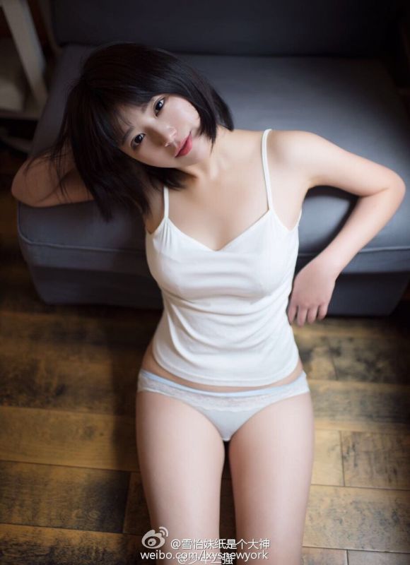 90后女模特雪怡妹纸微博私房照写真