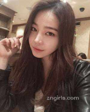 韩国美女池允美自拍美照甜美迷人