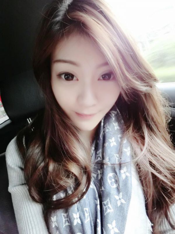 台湾模特花花Mina Liu自拍写真图片