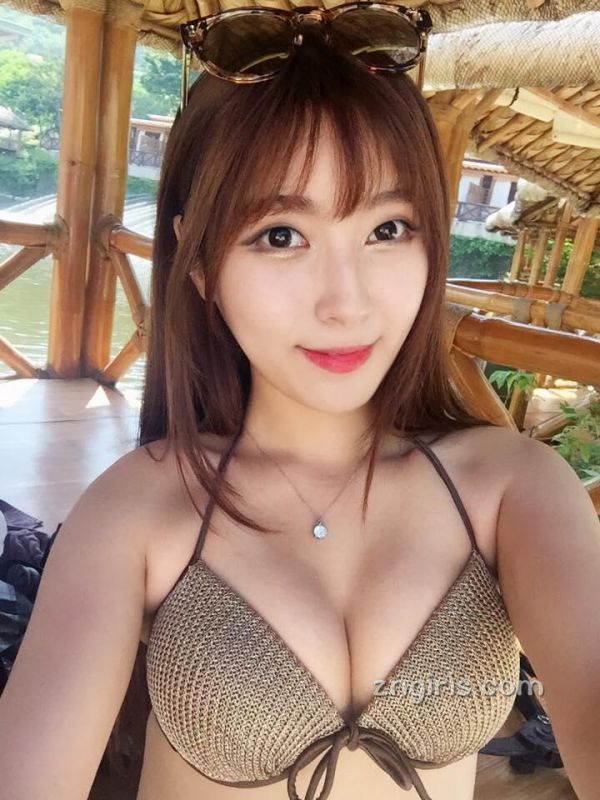 韩国人气模特金赛拉自拍写真图片