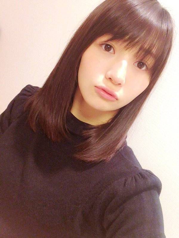 日本女艺人传谷英里香自拍写真图片