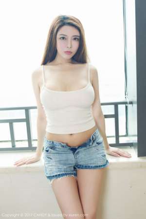 丰满美女夏小秋私房性感写真美乳诱惑