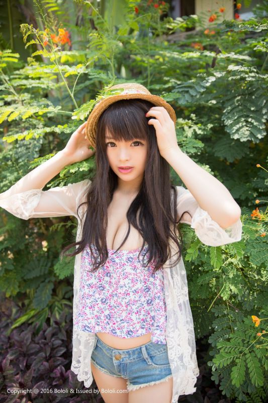 波萝社美女歪歪盛夏性感写真酥胸诱人