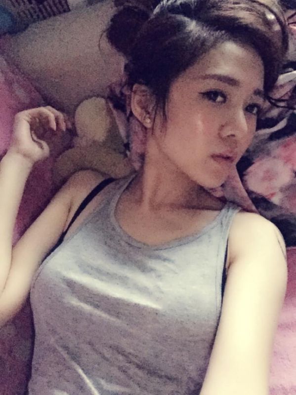 台湾大眼美女莫儿莉Molly自拍图片合辑