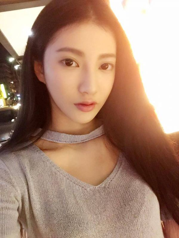 台湾大眼美女陈苡恩自拍写真图片