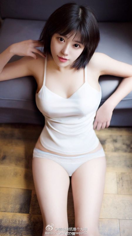 90后女模特雪怡妹纸微博私房照写真