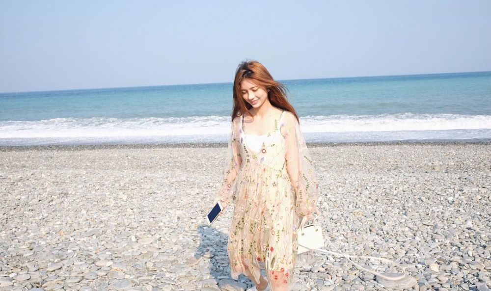 中德混血美女郑伊庭甜美生活照